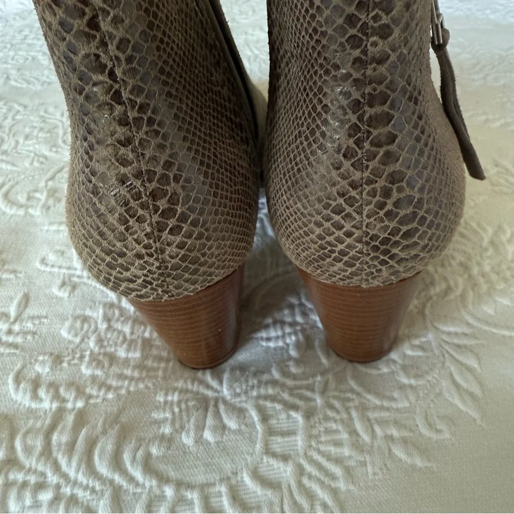 Vionic bromley suede